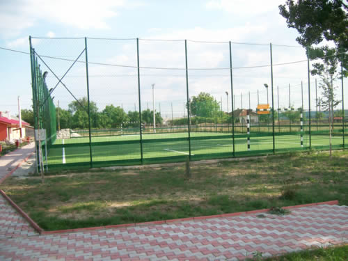 Terenul de minifotbal sintetic